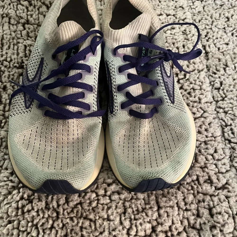 Brooks Levitate Purple/light gray running shoes women’s 7
